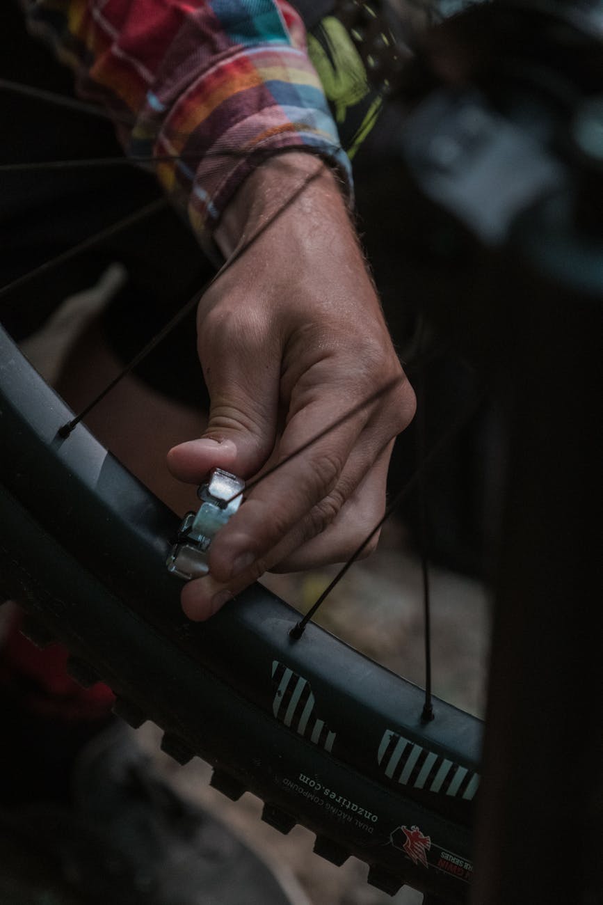 Fix Broken Bike Spoke: Essential Beginners’ Guide